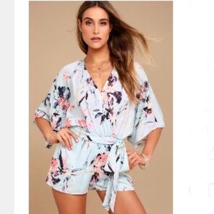 Lulu’s Paraiso light blue print romper